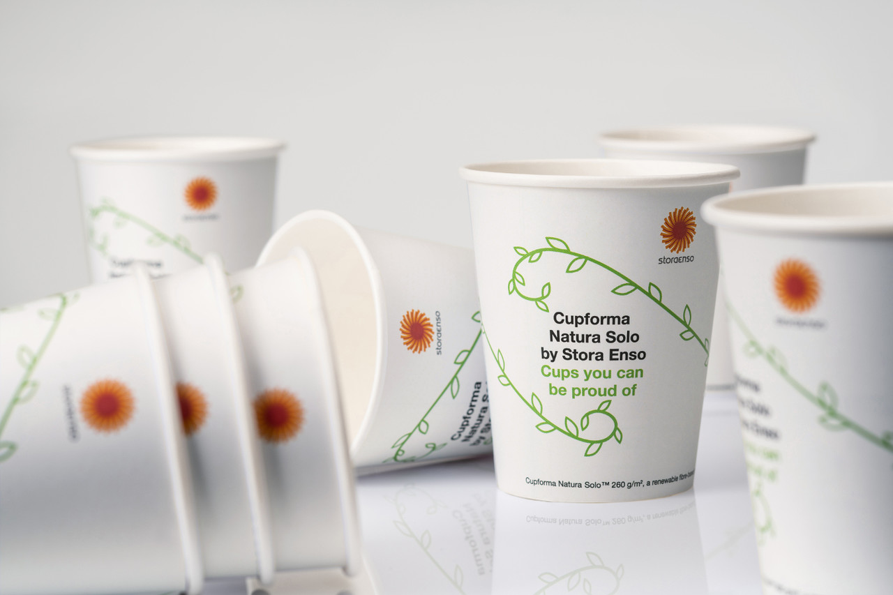 Бумажные стаканчики из возобновляемых волокон перерабатываются в картон