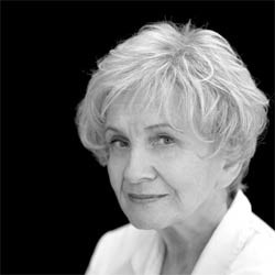 Международный Букер достался 77-летней канадской писательнице Элис Мунро